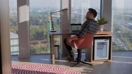 The Modern Executive Workspace: Balancing Comfort, Focus, and Presence